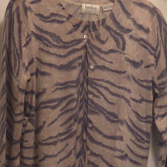 Neiman Marcus 100% Cashmere / Animal Print Top-Set - Picture 2 of 12